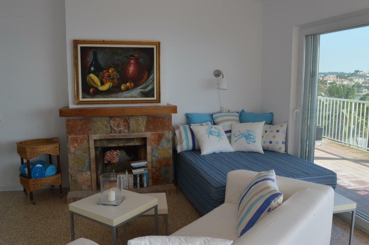 White - Enjoytheseaincolonia We Rent Only From Sat To Sat Colònia de Sant Jordi
